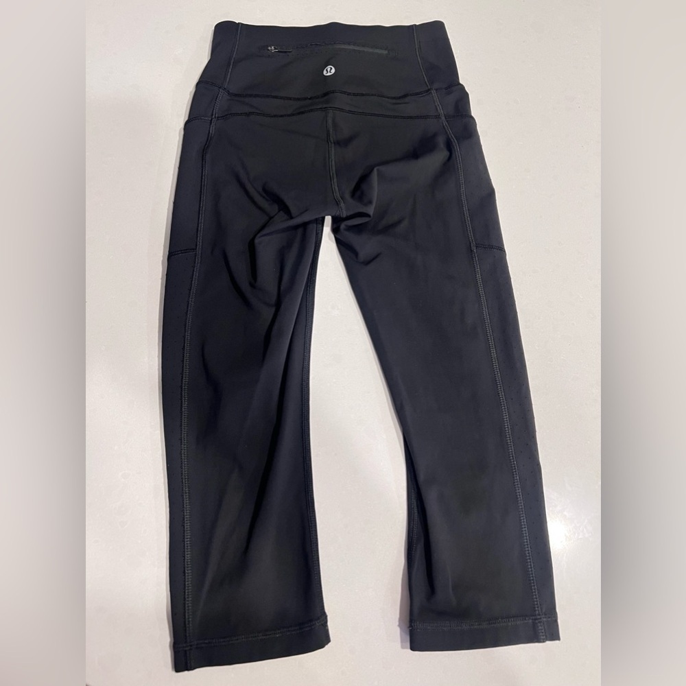 Womens Lululemon black crop leggings size 2